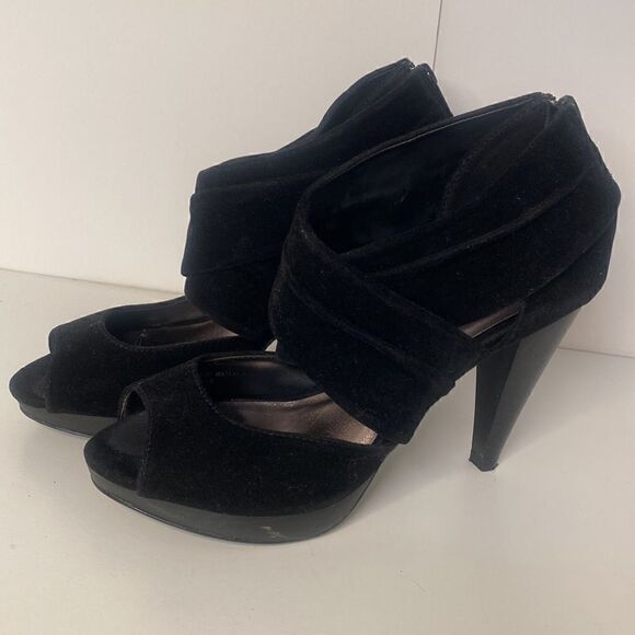 Be Wild Sexy Shoes Black Velvet - Picture 2 of 4